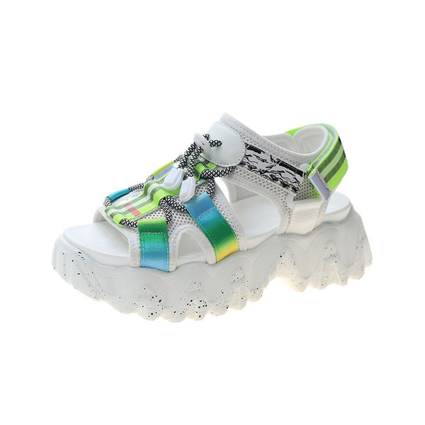 Női szandál magas talppal és fűzővel