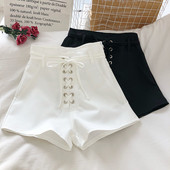 Modern női rövidnadrág keresztkötővel