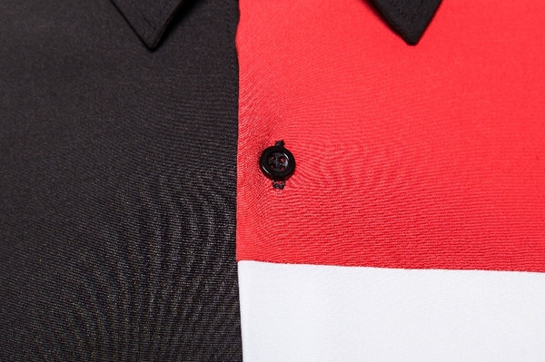 Modern férfi ing klasszikus gallérral, színes mintával