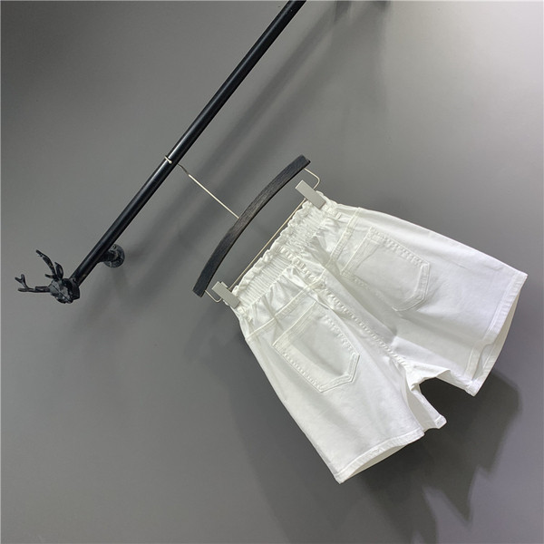 Női farmer rövidnadrág magas derékkal, fehér színben