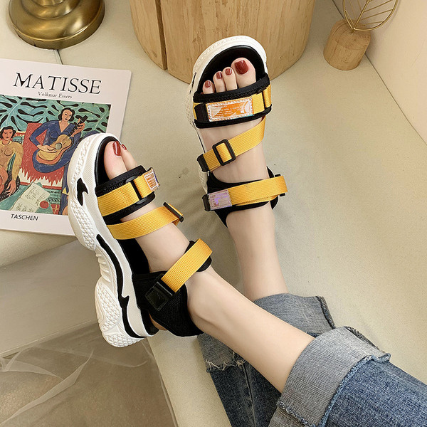 Női alkalmi textil szandál durva talppal