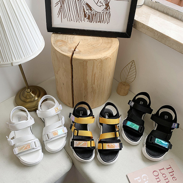 Női alkalmi textil szandál durva talppal