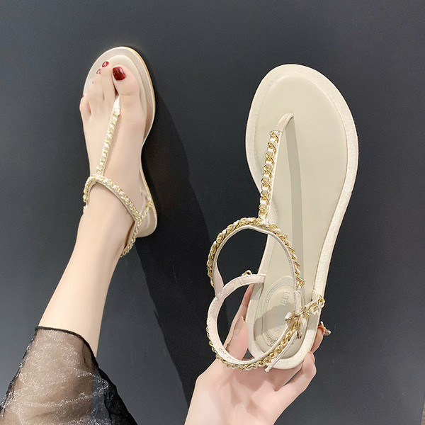 Alkalmi női szandál orrú fém díszítéssel