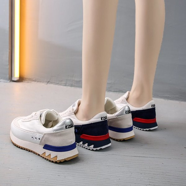 Modern női tornacipő fűzővel és felirattal két színben