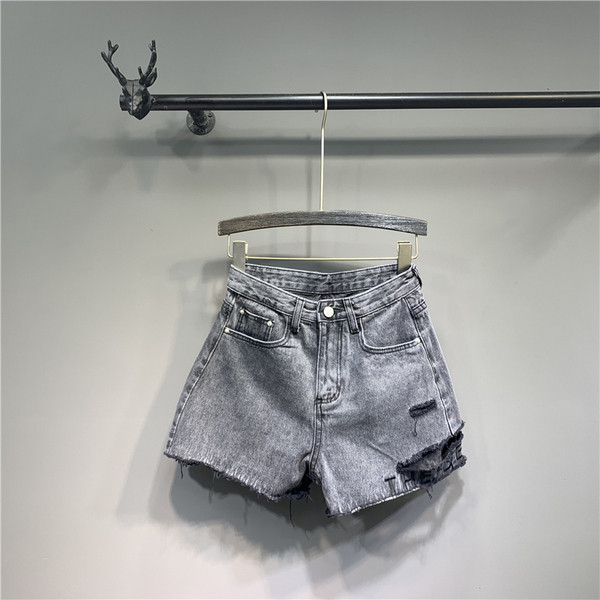 Rebenenud motiivide ja taskutega naiste vabaaja lühikesed püksid