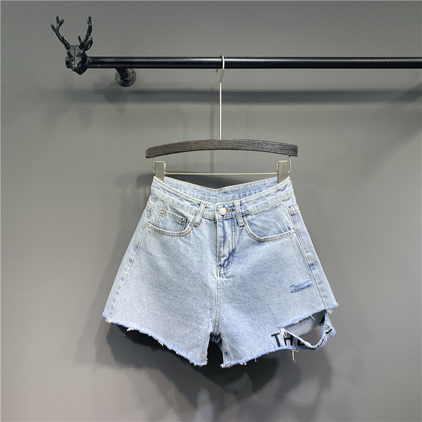 Rebenenud motiivide ja taskutega naiste vabaaja lühikesed püksid