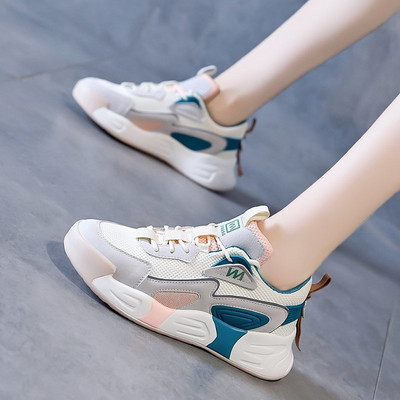 Női tornacipő lapos talppal és nyakkendővel