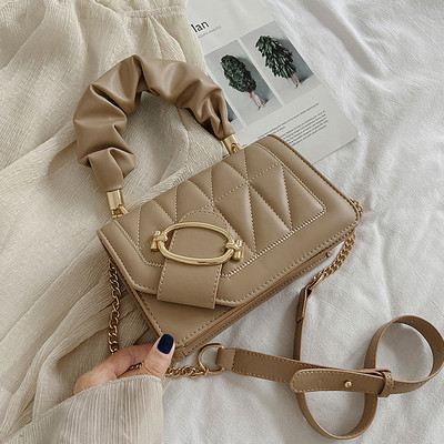 Stílusos női táska hosszú és rövid füllel, fém rögzítéssel