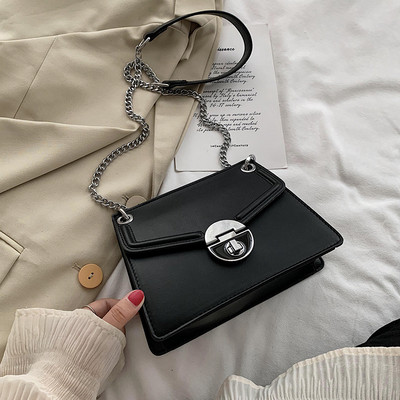 Eko bőrből készült stílusos női táska, hosszú fém fogantyúval