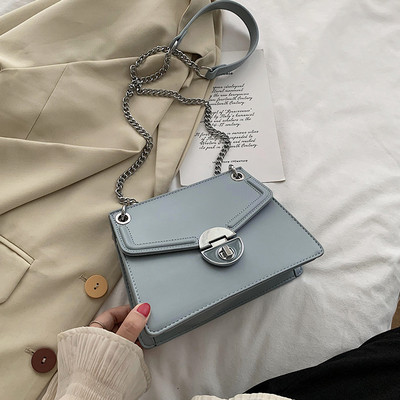 Eko bőrből készült stílusos női táska, hosszú fém fogantyúval