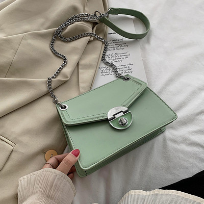 Eko bőrből készült stílusos női táska, hosszú fém fogantyúval