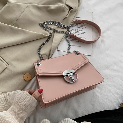 Eko bőrből készült stílusos női táska, hosszú fém fogantyúval