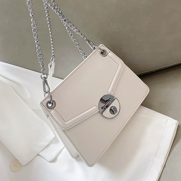 Eko bőrből készült stílusos női táska, hosszú fém fogantyúval