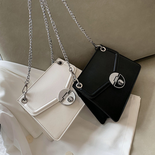 Eko bőrből készült stílusos női táska, hosszú fém fogantyúval