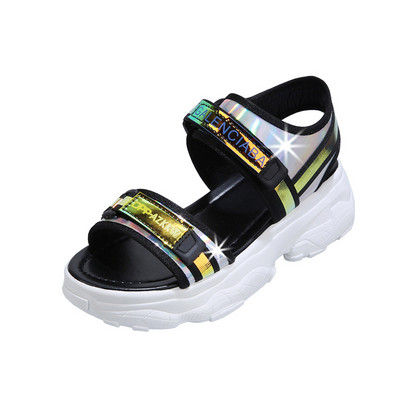 Női alkalmi szandál két színben matricával