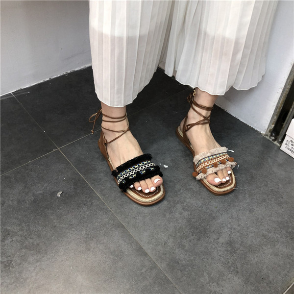 Modern női textil szandál lapos talppal