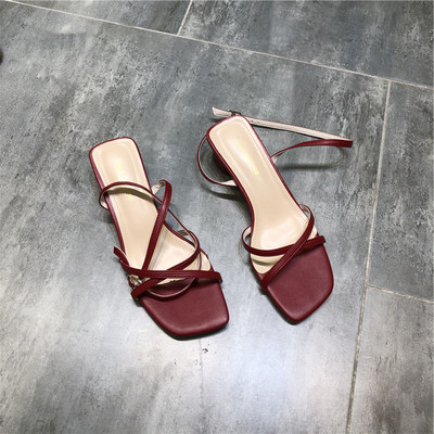 Öko bőrből készült vékony pántos női szandál, alacsony sarkú