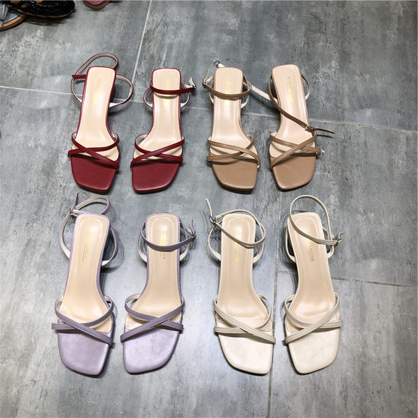 Öko bőrből készült vékony pántos női szandál, alacsony sarkú