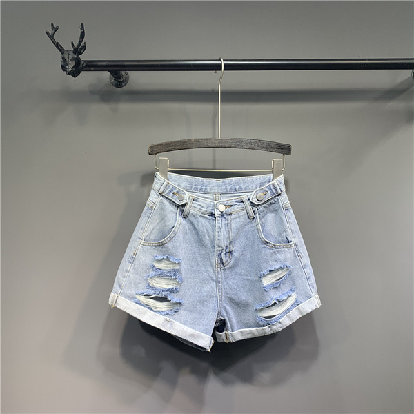 Modern női farmer szakadt motívumokkal