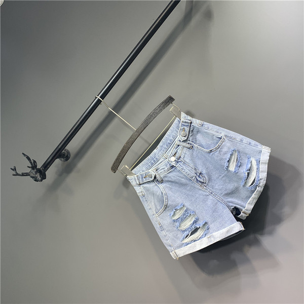 Modern női farmer szakadt motívumokkal