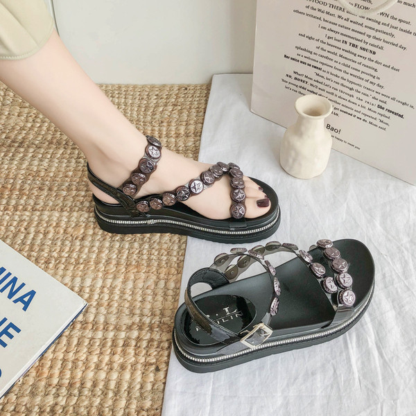 Lapos talpú, köves női szandál két színben