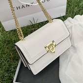 Eko bőrből készült modern női táska fém lánccal