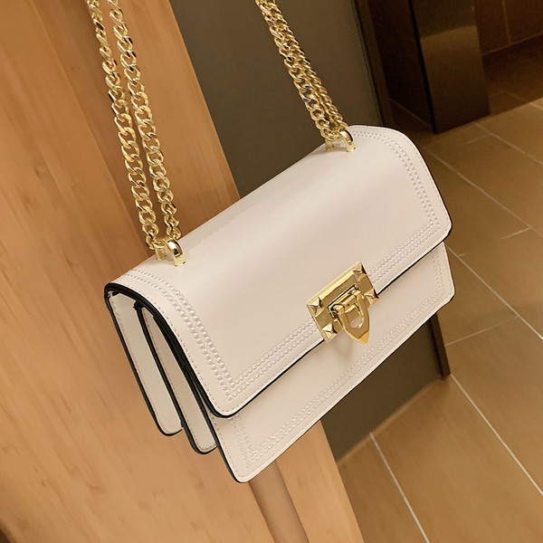 Eko bőrből készült modern női táska fém lánccal