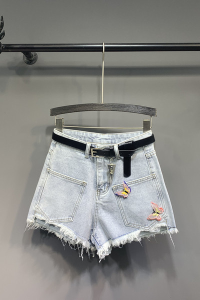 Női rövidnadrág 3D elemmel és övvel