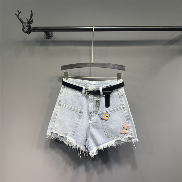 Női rövidnadrág 3D elemmel és övvel