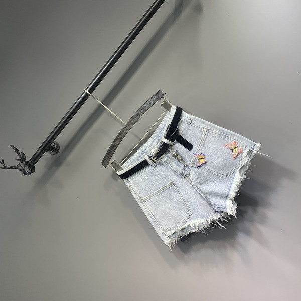 Női rövidnadrág 3D elemmel és övvel