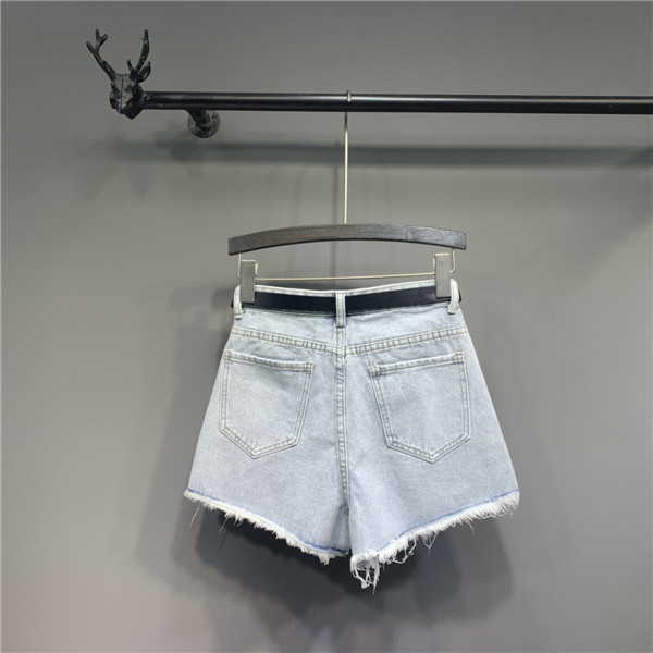 Női rövidnadrág 3D elemmel és övvel