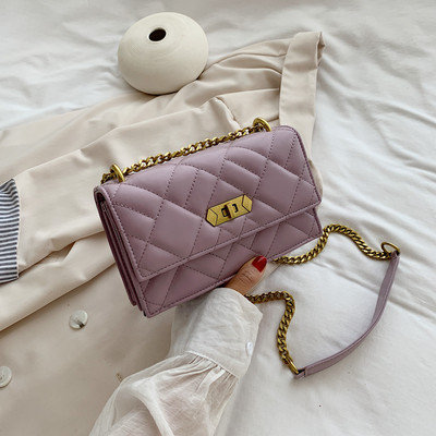 Eko bőrből készült modern női táska fém csattal és fém fogantyúval