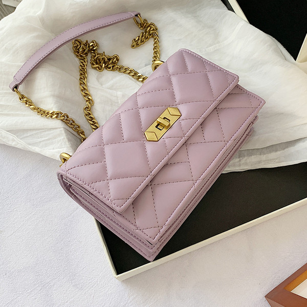 Eko bőrből készült modern női táska fém csattal és fém fogantyúval