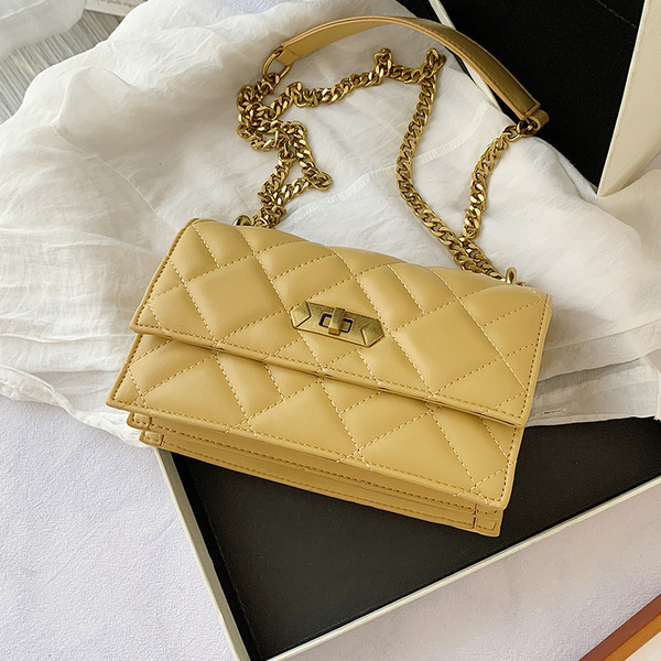 Eko bőrből készült modern női táska fém csattal és fém fogantyúval