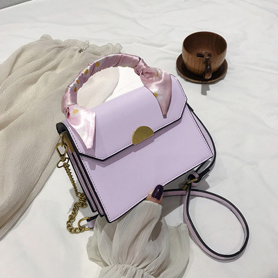 Női táska két füllel és szalaggal