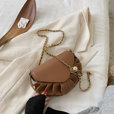 Eko bőrből készült stílusos női táska hosszú fémlánccal