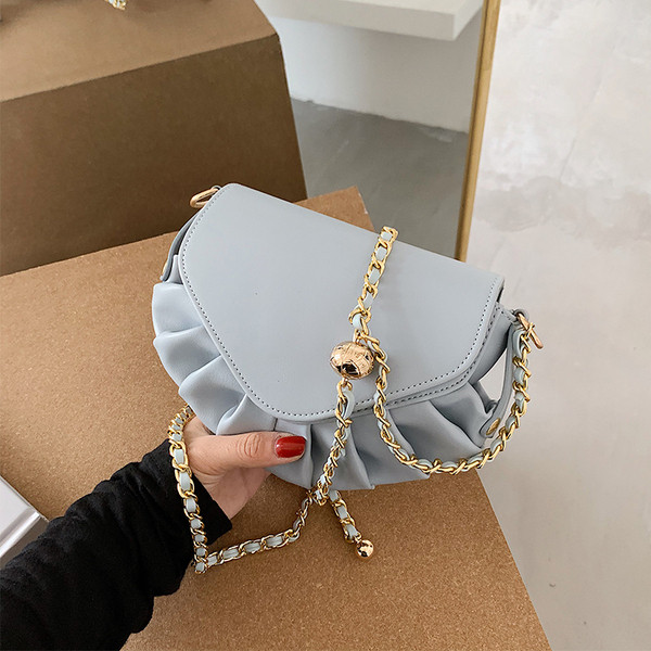 Eko bőrből készült stílusos női táska hosszú fémlánccal