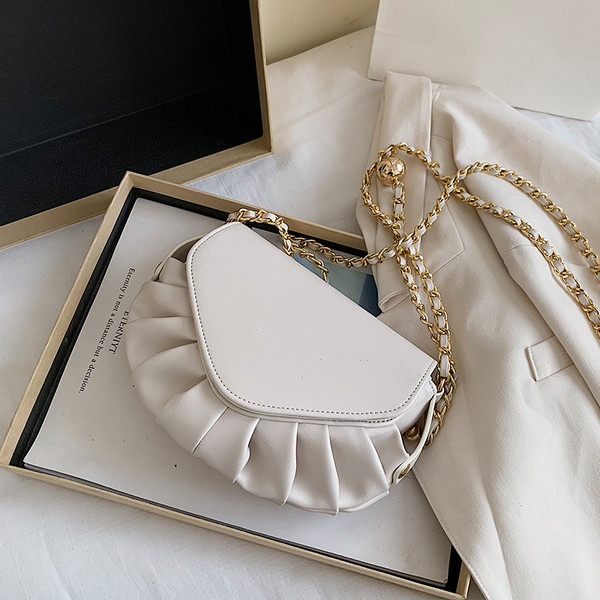 Eko bőrből készült stílusos női táska hosszú fémlánccal