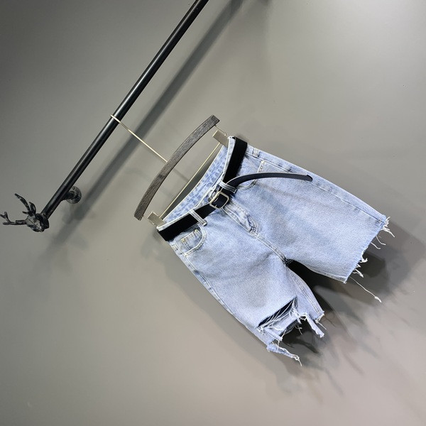 Női farmer 3/4 nadrág övvel, szakadt motívumokkal