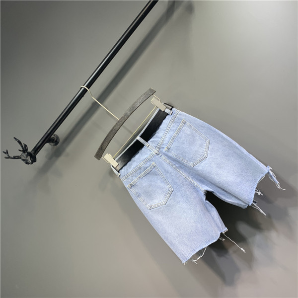 Női farmer 3/4 nadrág övvel, szakadt motívumokkal