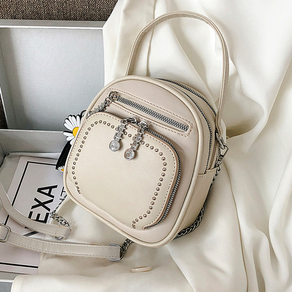 Modern női táska eko bőrből, cipzárral és kiegészítővel