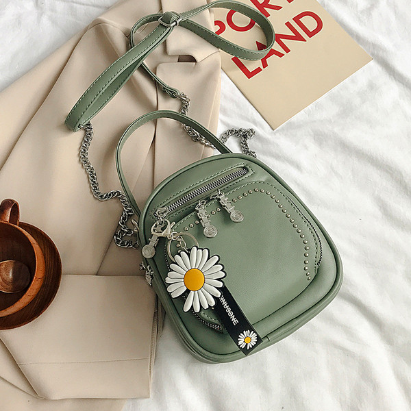 Modern női táska eko bőrből, cipzárral és kiegészítővel