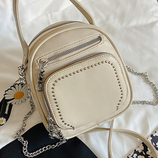 Modern női táska eko bőrből, cipzárral és kiegészítővel