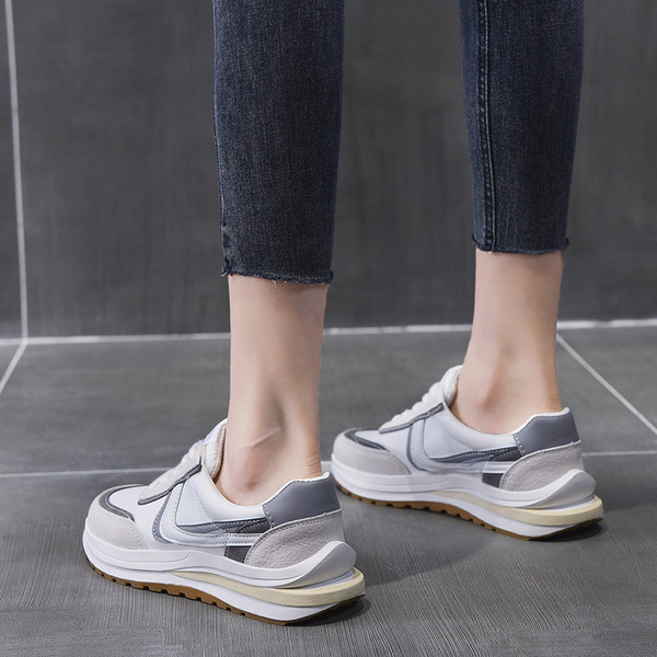 Alkalmi női tornacipő fűzővel, lapos talppal, két színben