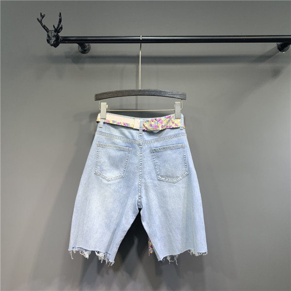 Νέο μοντέλο γυναικεία τζιν με χρωματιστή ζώνη και σκισμένα μοτίβα