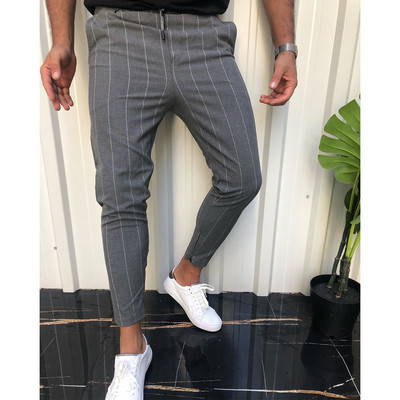 Divatos férfi nadrág Karcsú modell zsebekkel és cipzárral