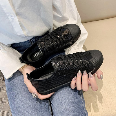 Lapos talpú, fényes hatású női tornacipő