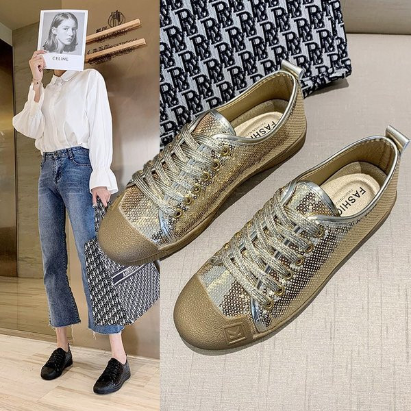 Lapos talpú, fényes hatású női tornacipő