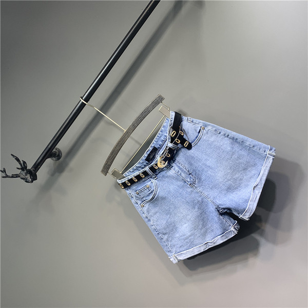 Γυναικεία κοντή τζιν με μπλε ζώνη