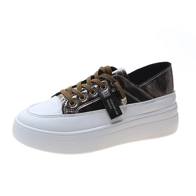 Divatos női cipők fűzővel és lapos talppal, öko bőrből